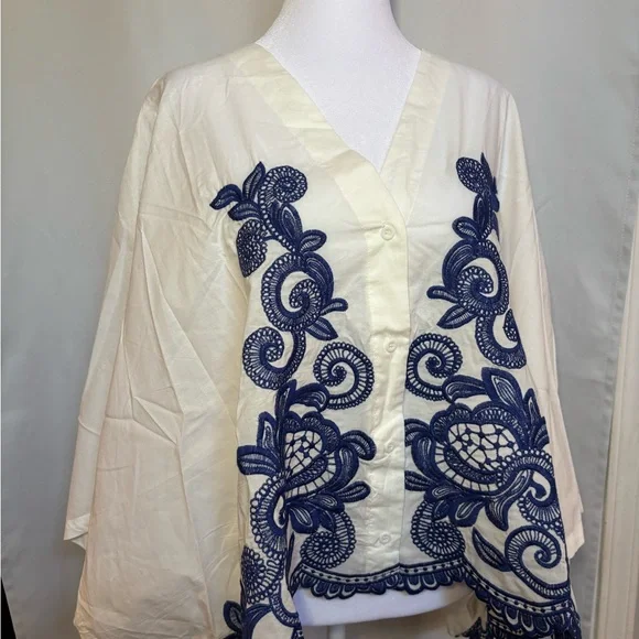 Adiva 1X Ivory & Blue Embroidered Kimono Sleeve Blouse Boho Statement Top - Picture 3 of 5